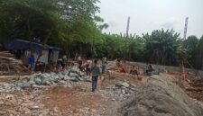 Proyek pembangunan Indomaret diduga tidak berizin di wilayah Karawaci, Kota Tangerang.