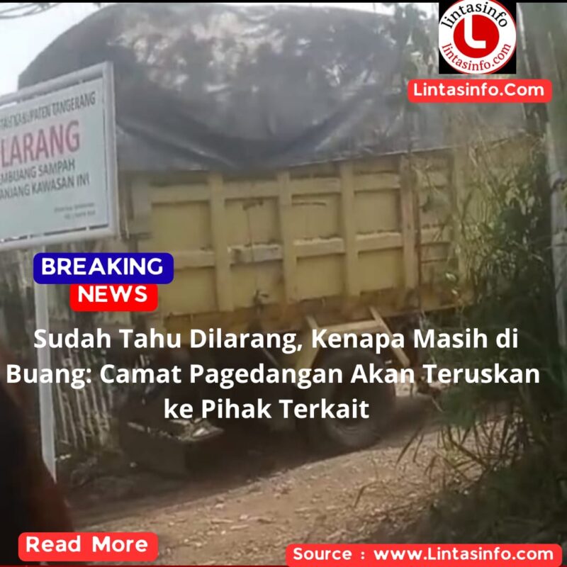 Truck sampah yang di tutup terpal biru, diduga membuang sampah di TPS ilegal.