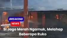 Si jago merah melahap beberapa ruko samping Lapangan porci Cibodas.